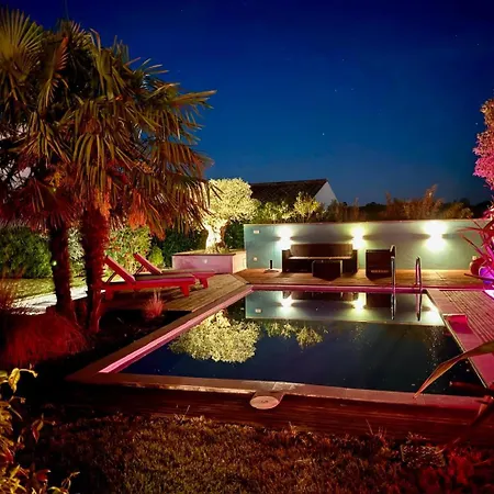 Havre De Paix, De Charme Avec Jardin, Terrasse Ensoleillée Et Piscine Privée *